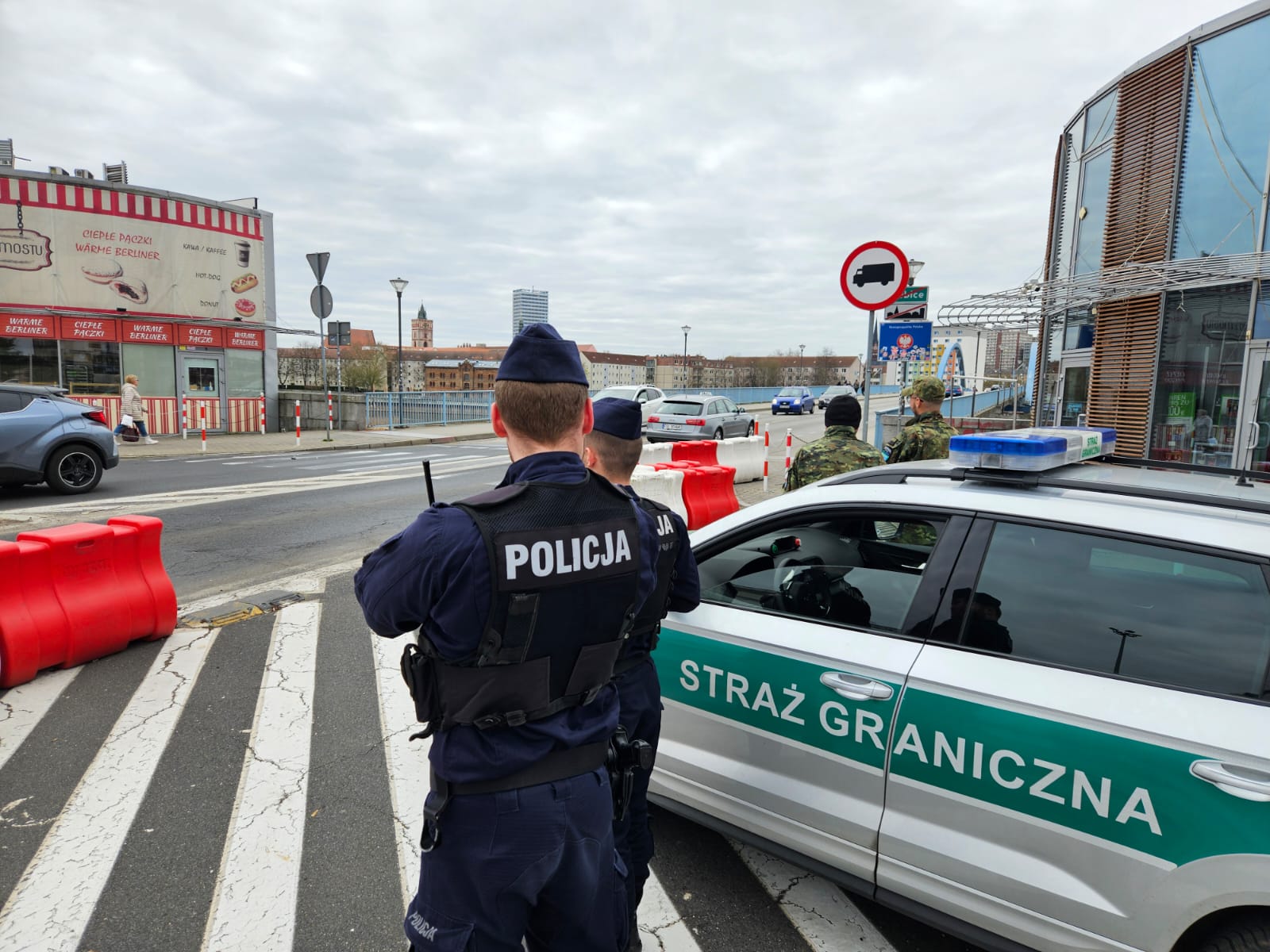 Wspólny patrol służb na polsko-niemieckiej granicy w Słubicach