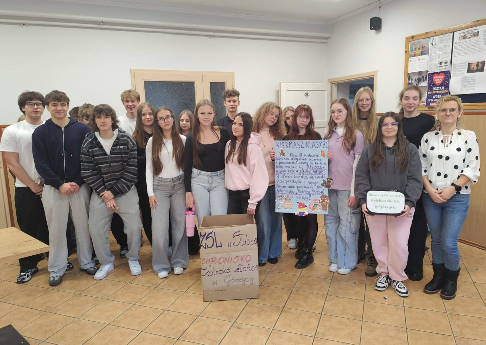Uczniowie klasy 3c z Liceum Ogólnokształcącego im. Z. Herberta w Słubicach zorganizowali kiermasz