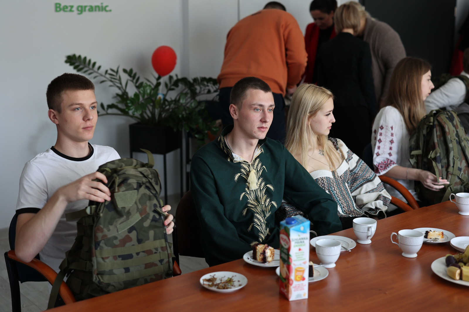 Młodzież z Szostki otrzymała plecaki ewakuacyjne