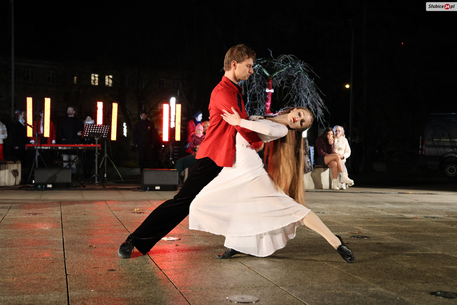 Na pl. Bohaterów grupa Bohema zaprezentowała spektakl „Partytura wolności”