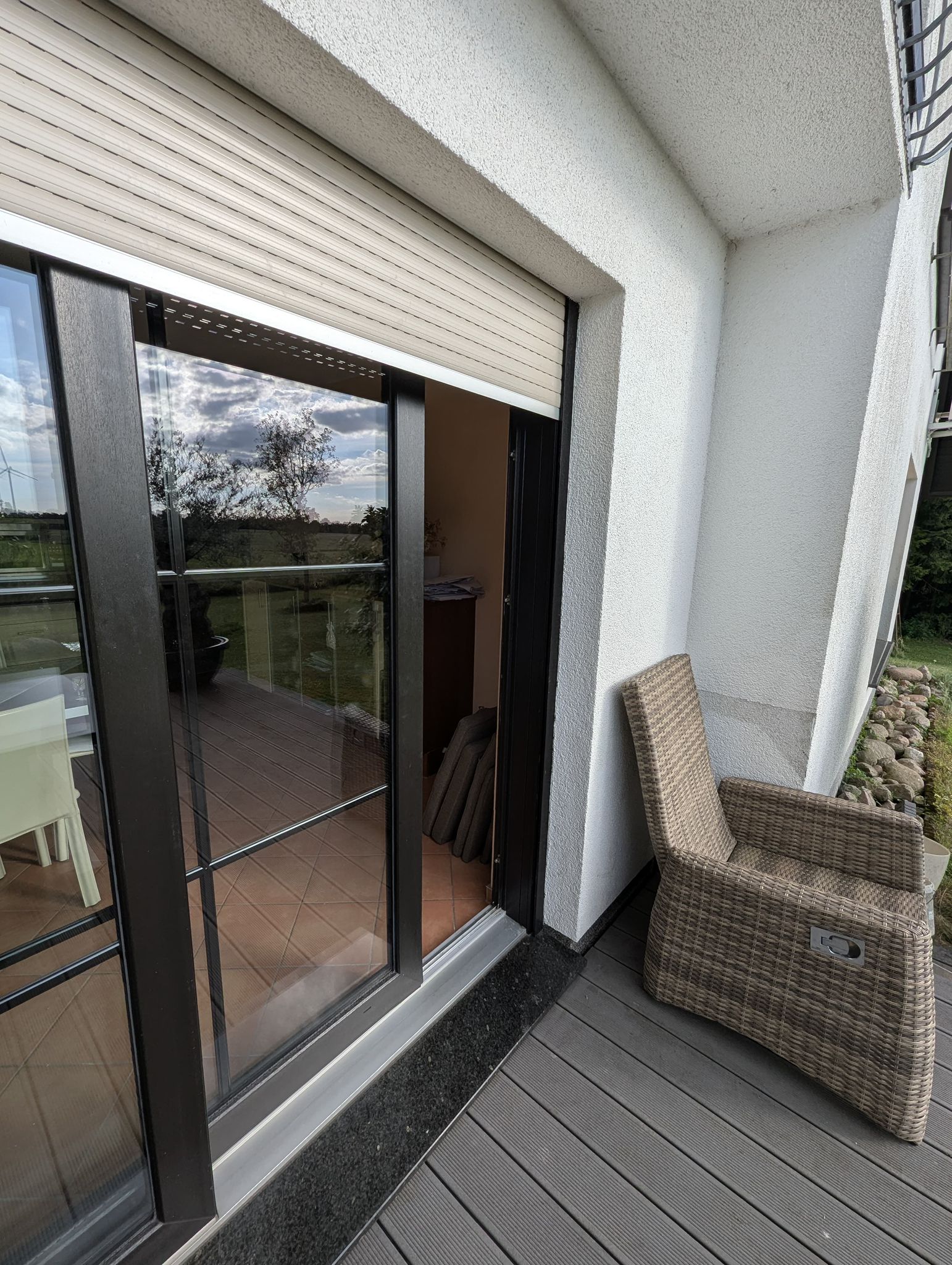 Rolety zewnętrzne – estetyka, technologia i bezpieczeństwo w nowoczesnym domu