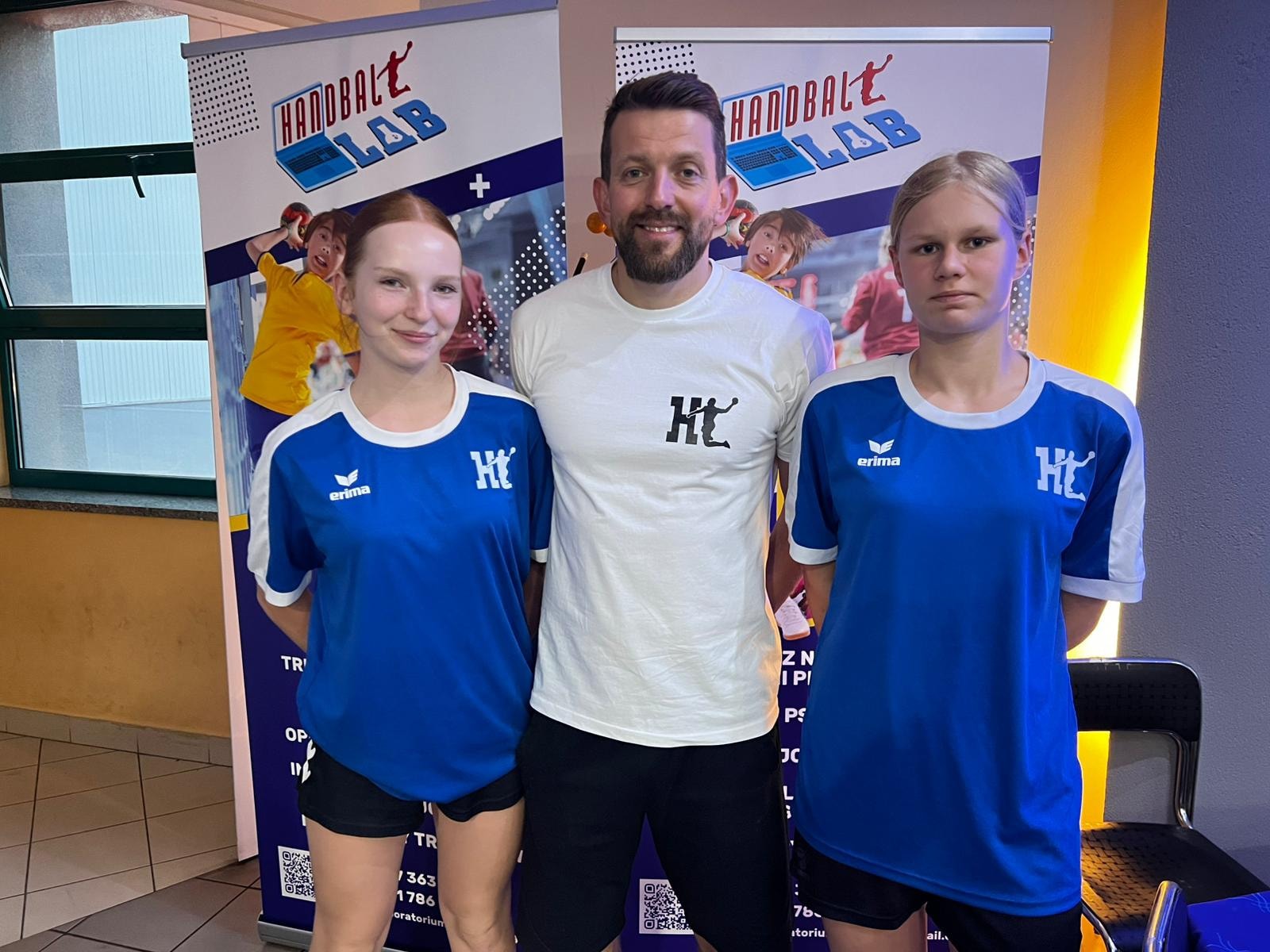Zuzanna Paszkiewicz i Sandra Zmaczyńska podczas obozu Handball Lab w Dzierżoniowie