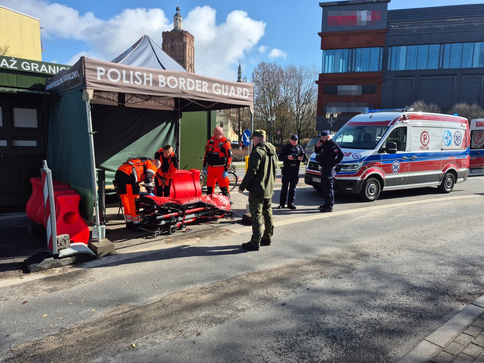 Funkcjonariusze SG uratowali życie kierowcy lawety