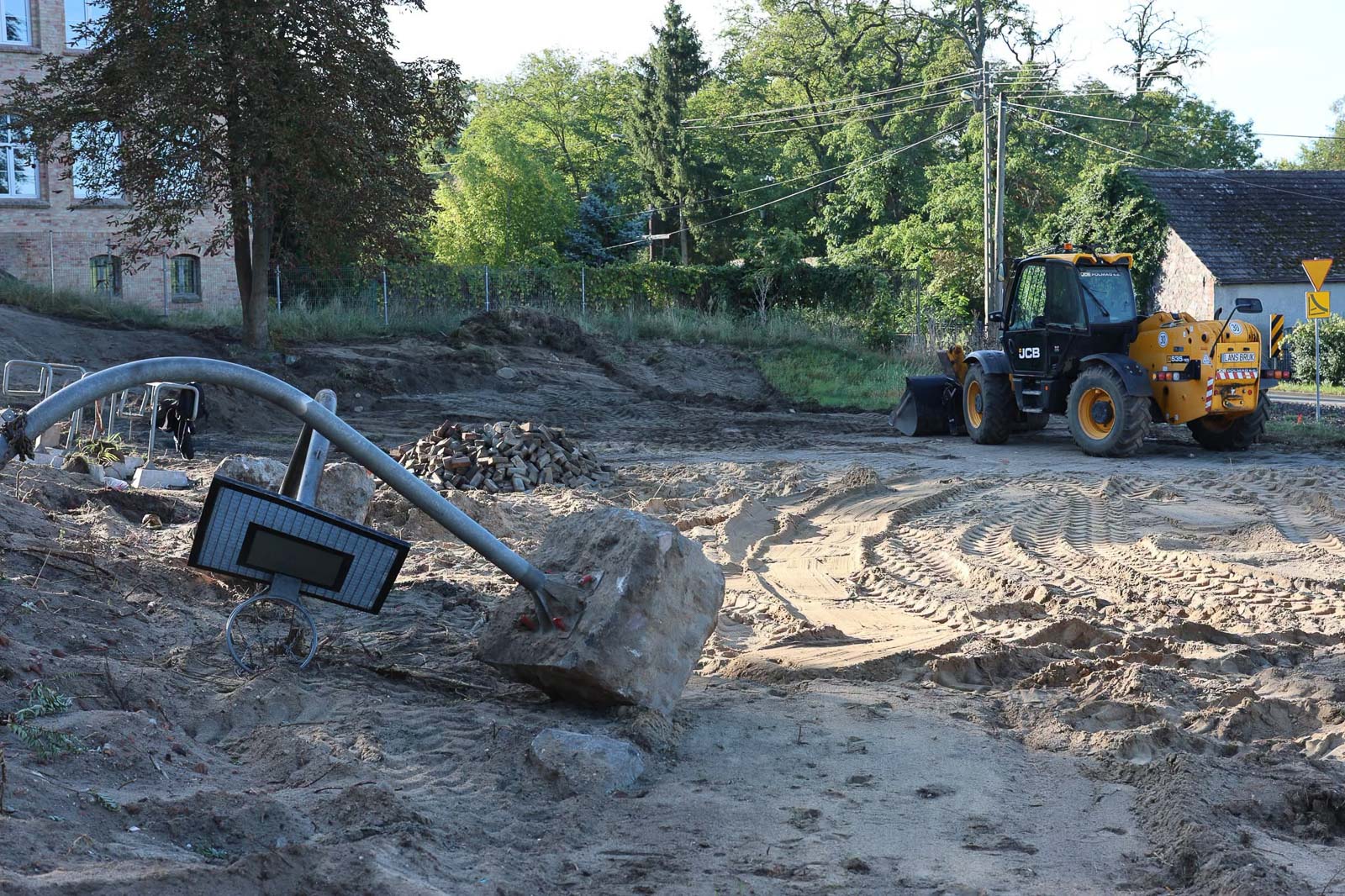W Drzecinie ruszyła budowa nowego boiska