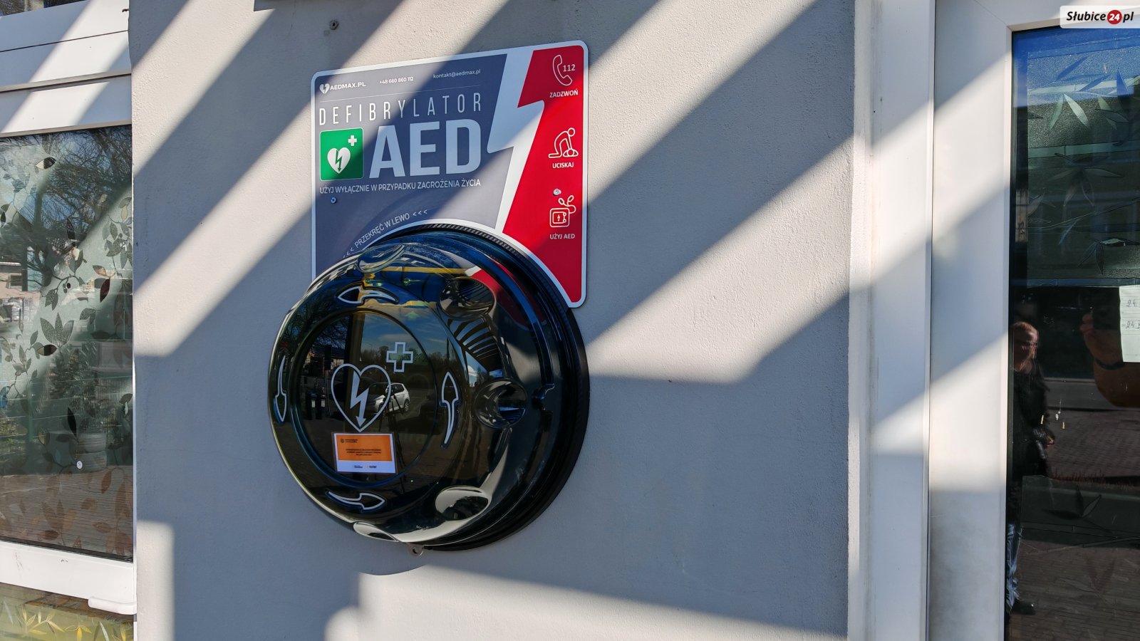 W gminie Słubice ruszył montaż defibrylatorów