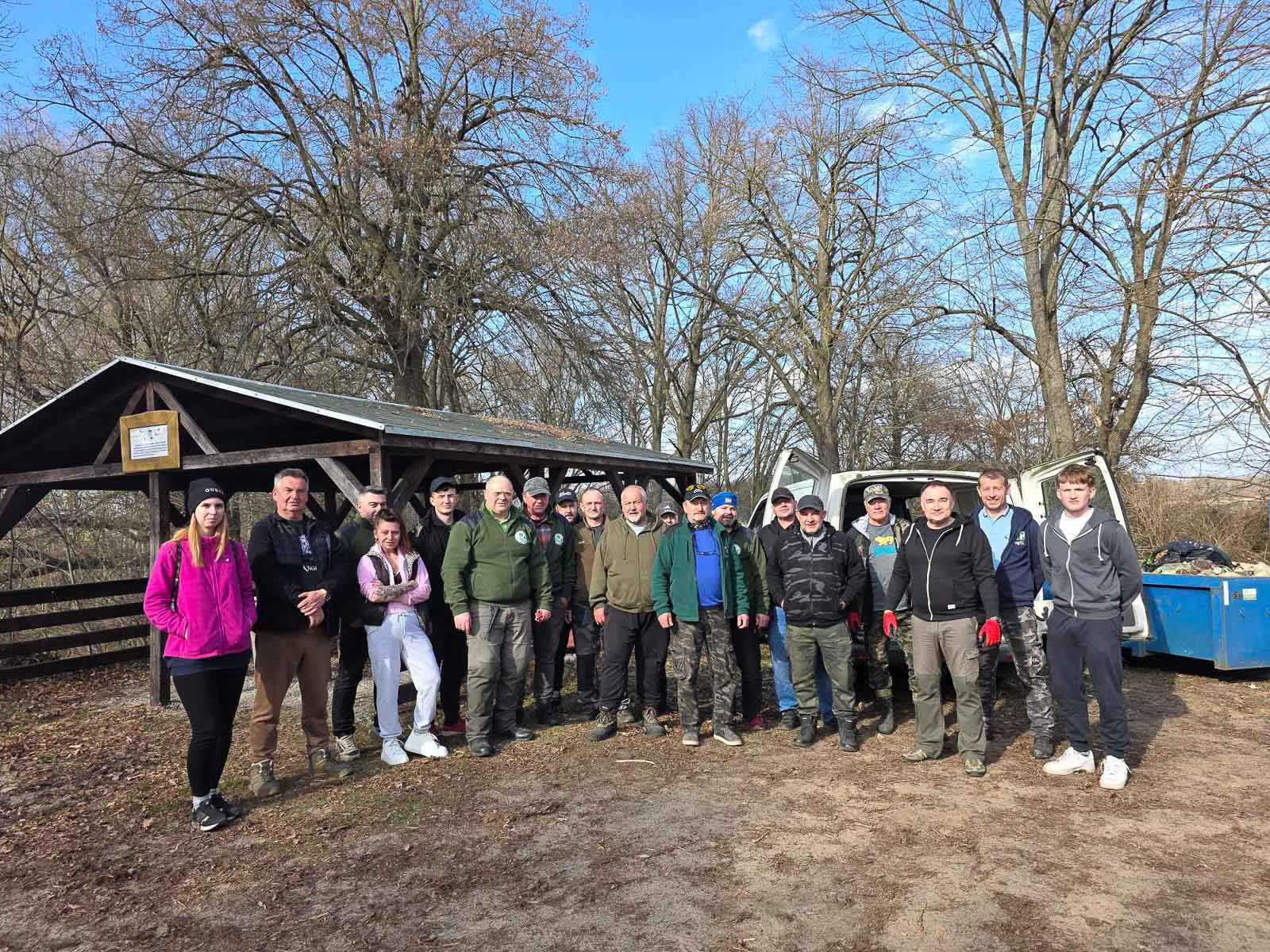 Wędkarze i mieszkańcy gminy Cybinka posprzątali brzegi Odry