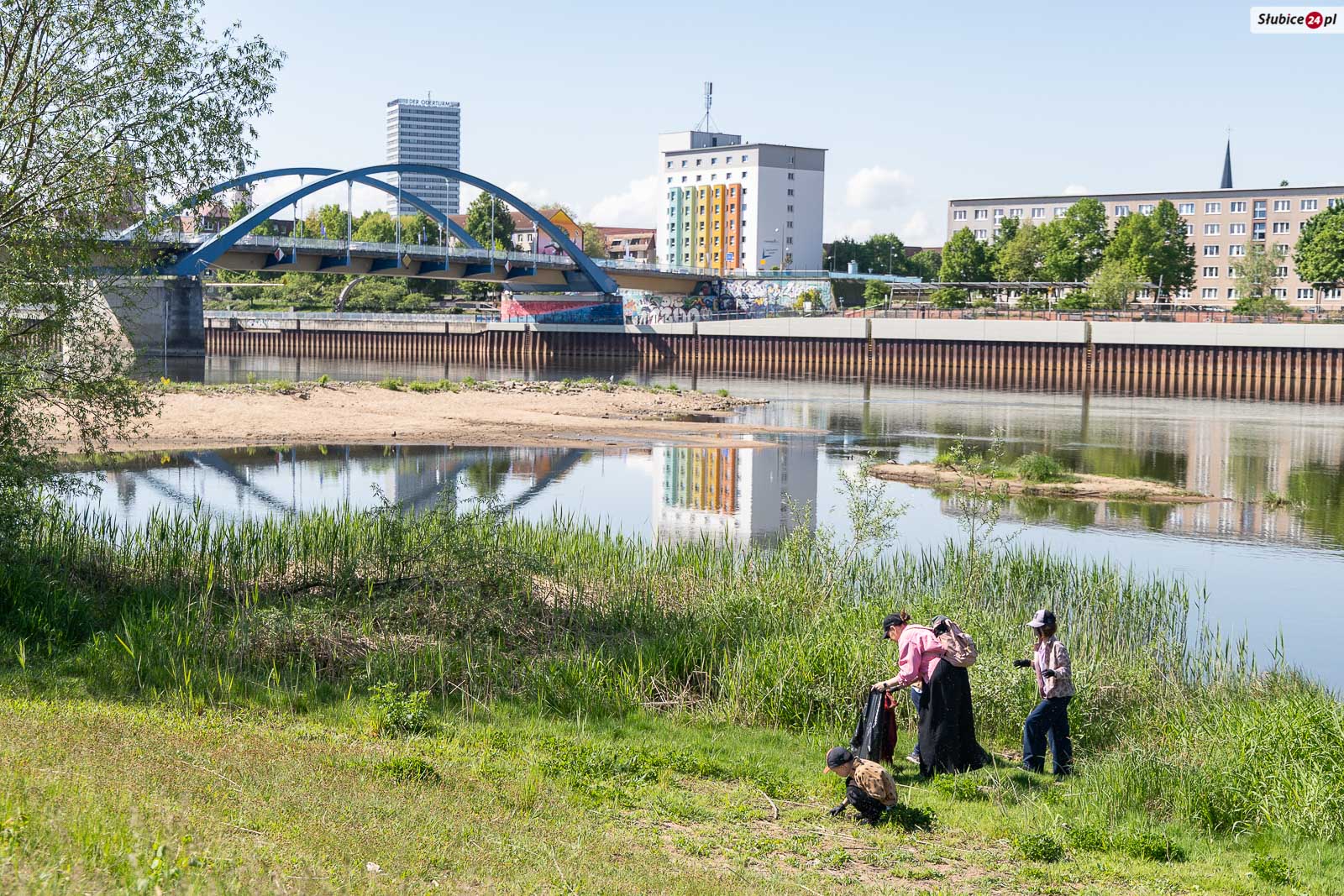 Mieszkańcy Słubic sprzątali tereny nad Odrą