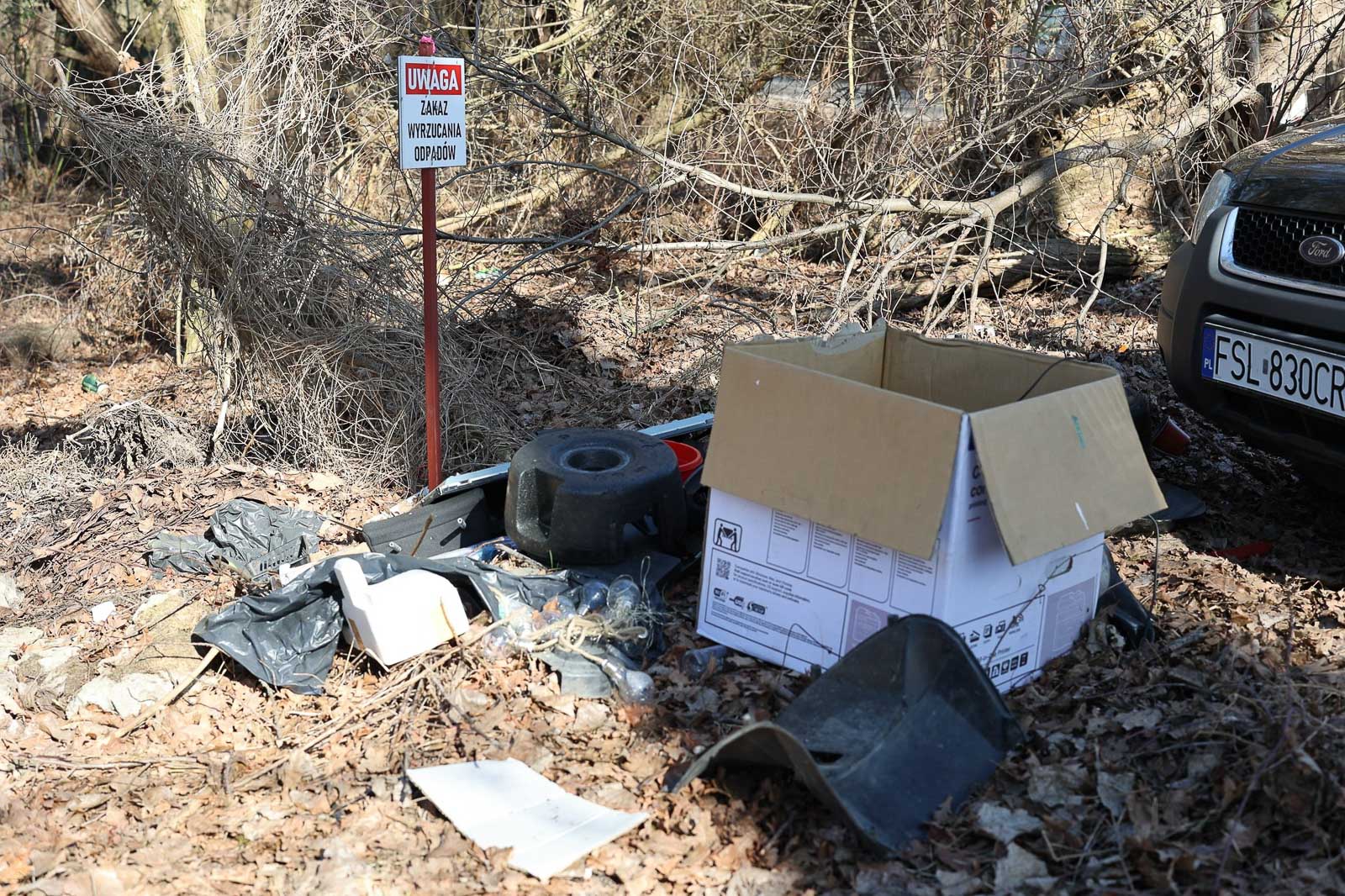 Śmieci pozostawione w rezerwacie Łęgi koło Słubic