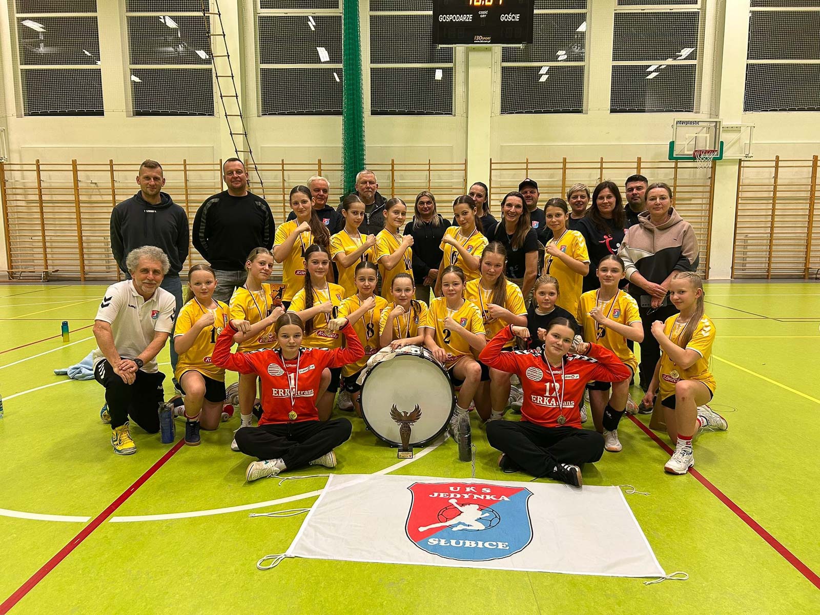 Zawodniczki "Małej Jedynki" wygrały turniej Fenix 59 Cup